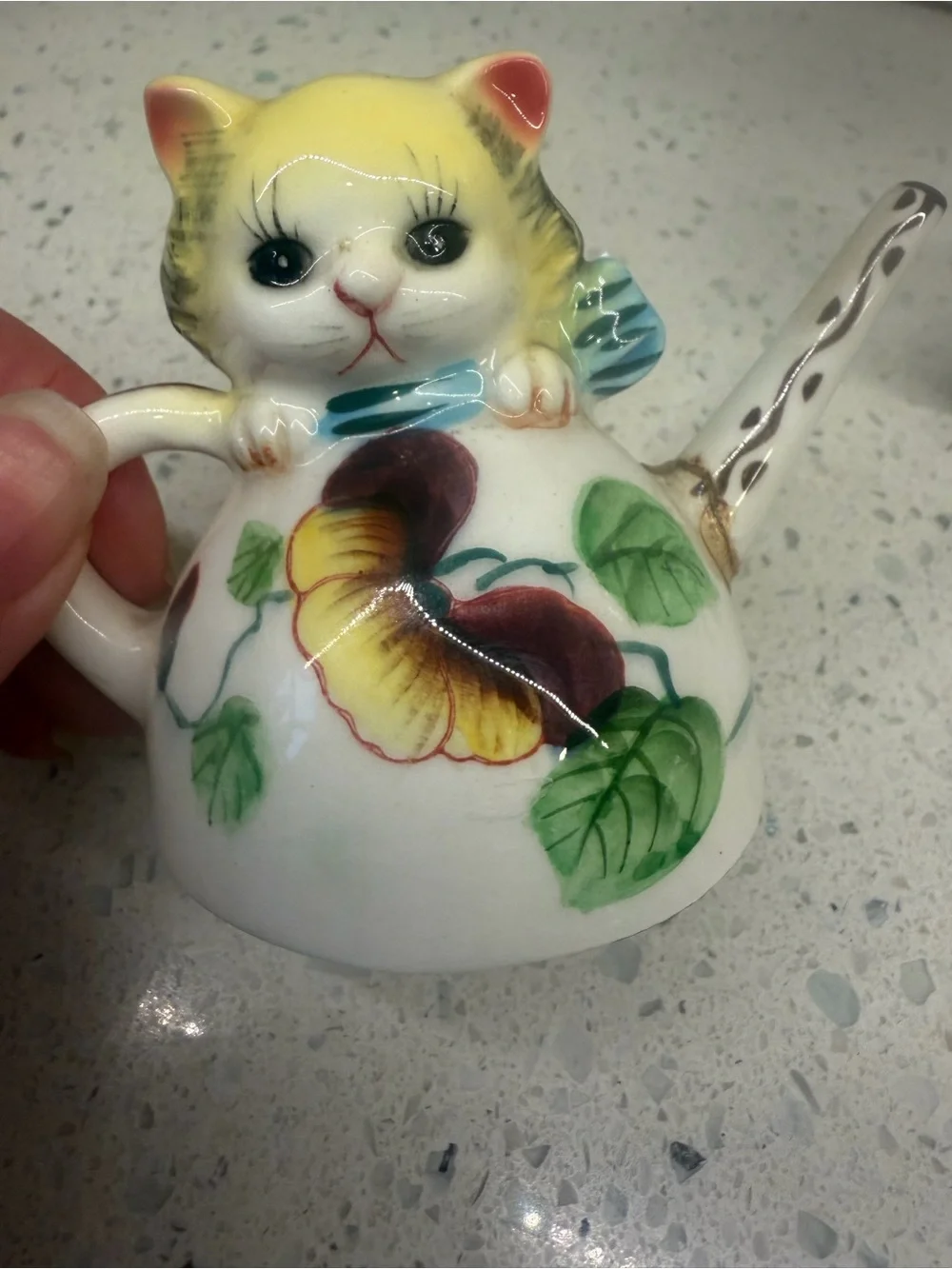 Vintage 1950 Napco Cat on Tea Pot Salt & Pepper Shakers. MCM. Rare. Bring Offers
